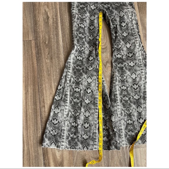 We The Free Geo Printed Flare Pants 29 NWT - Picture 11 of 11